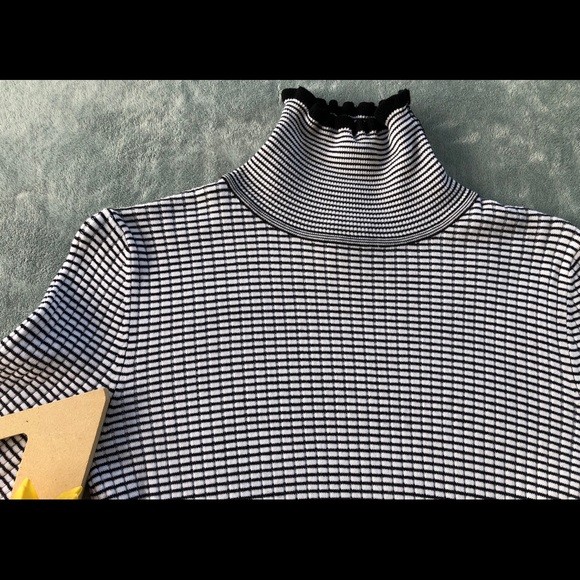 Forever 21 Striped Turtleneck - Picture 3 of 5